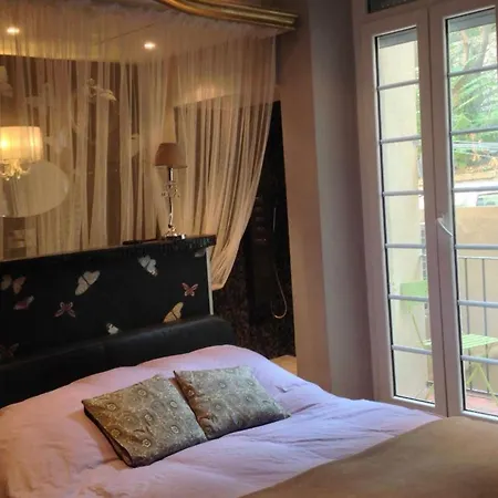 Pretty Cocoon In Old Appartement *